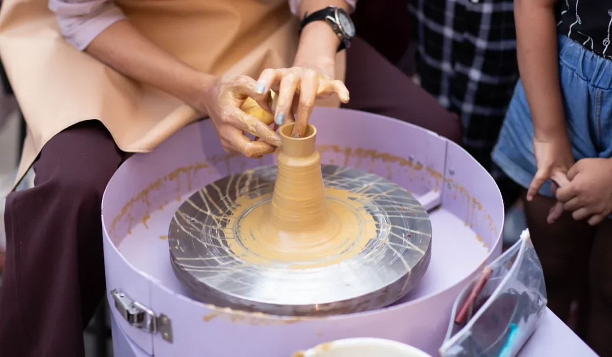 How to Choose the Best Pottery Wheel: A Complete Guide for Beginners and Professionals